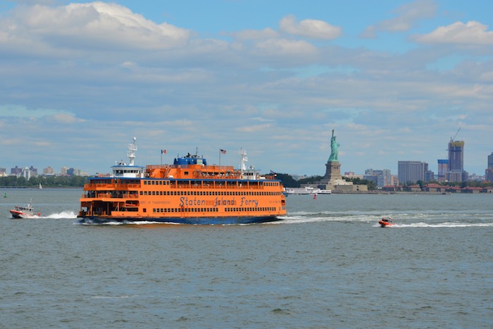 Freiheitsstatue und Staten Island Ferry