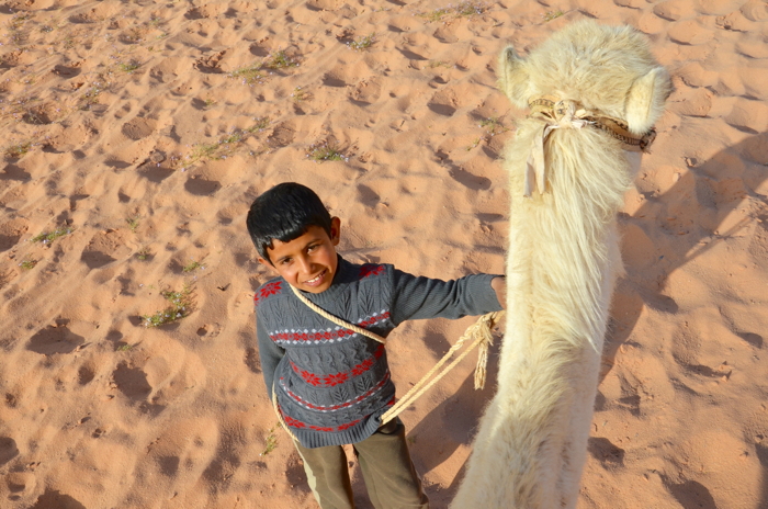 Ein Beduinen Junge in Wadi Rum, Jordanien
