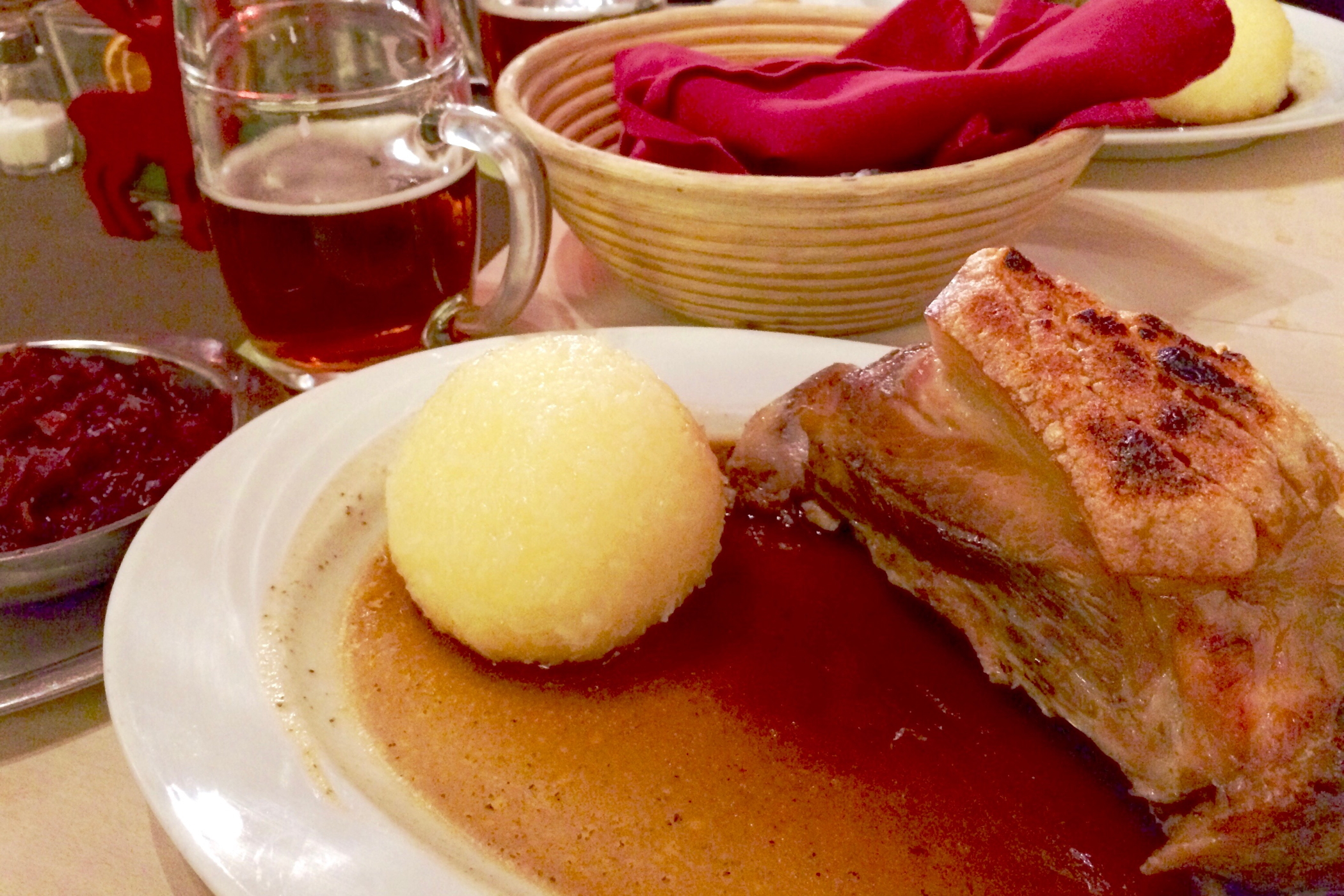 Schäufele in einem der besten Restaurants in Nürnberg wie dem Steichele