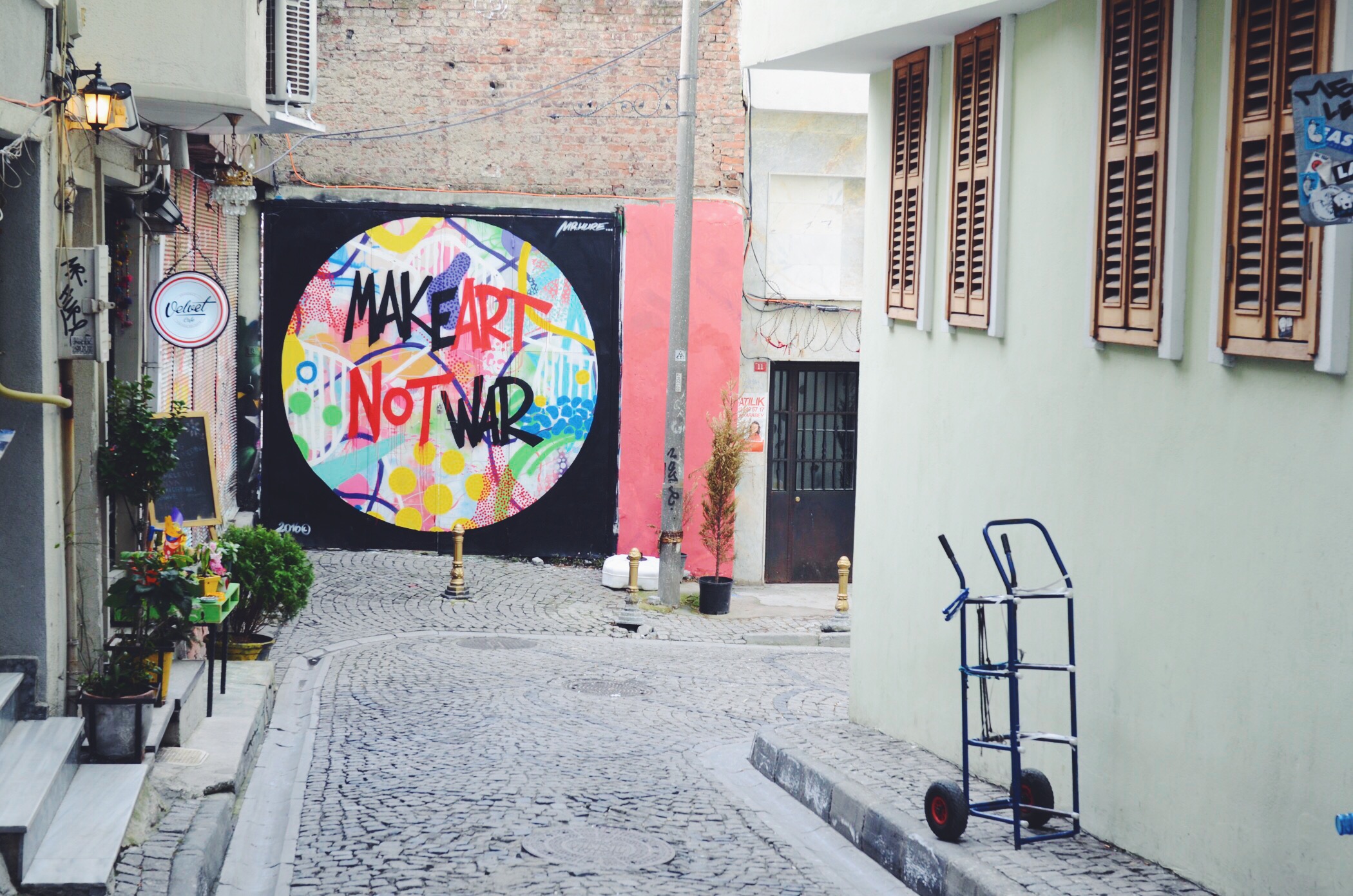 Street Art Istanbul Make Art Not War
