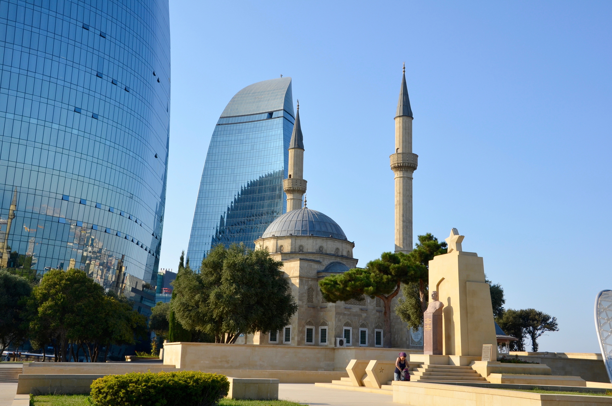 Rundreise_Aserbaidschan_Baku_Moschee_Flame_Towers