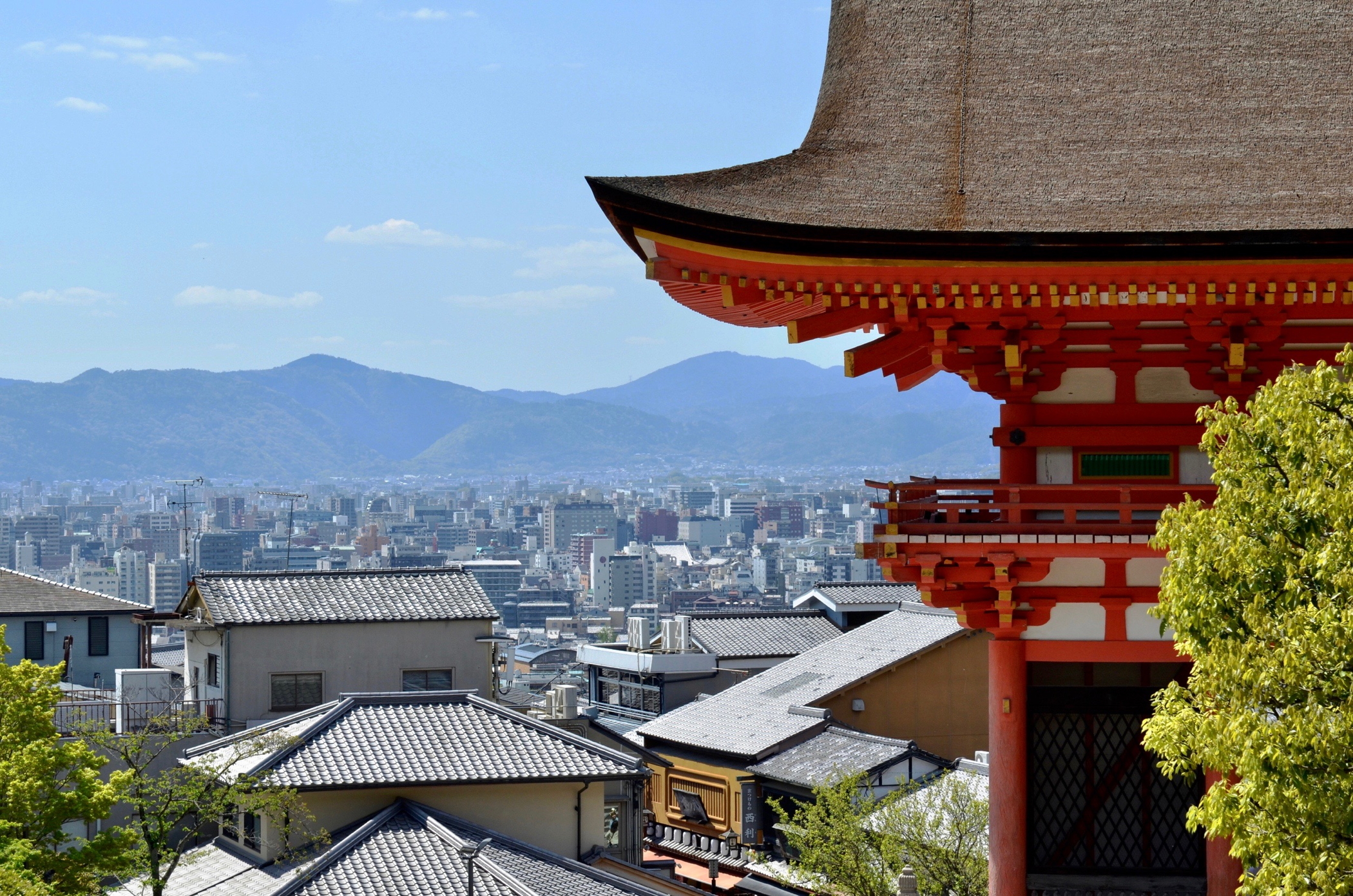 Tempel nahe des Four Seasons Kyoto in Japan