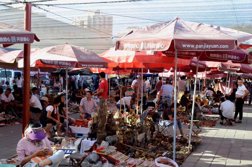 Modern-Beijing-Sehenswuerdigkeiten-Panjiayuan Flohmarkt
