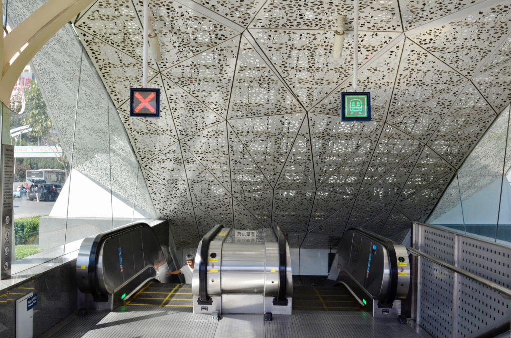 Modern-Beijing-Sehenswuerdigkeiten-Subway-Ubahn
