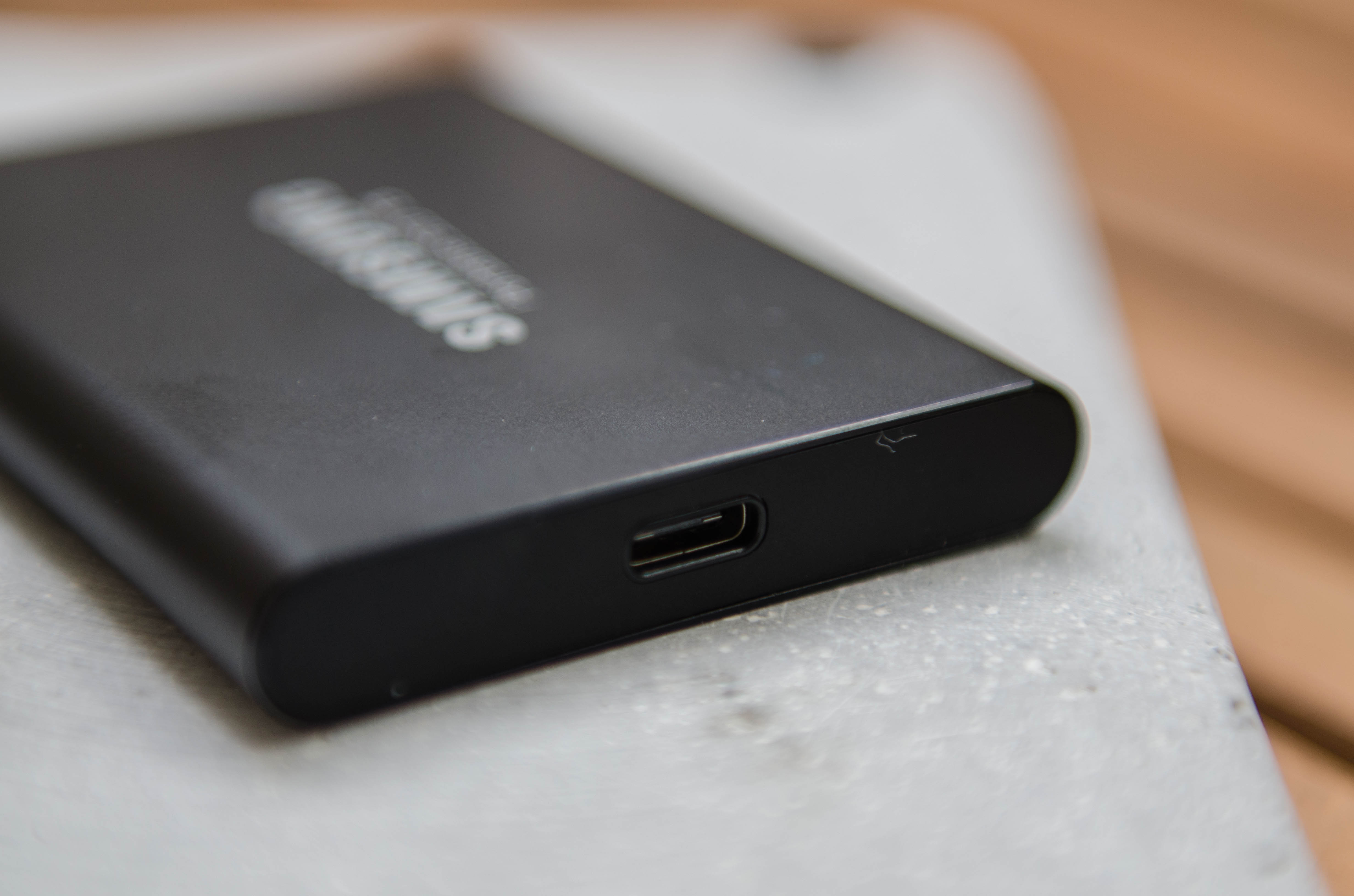 Anschluss zum Das Kabel zum Fotos speichern auf Reisen mit der Samsung Portable SSD T5