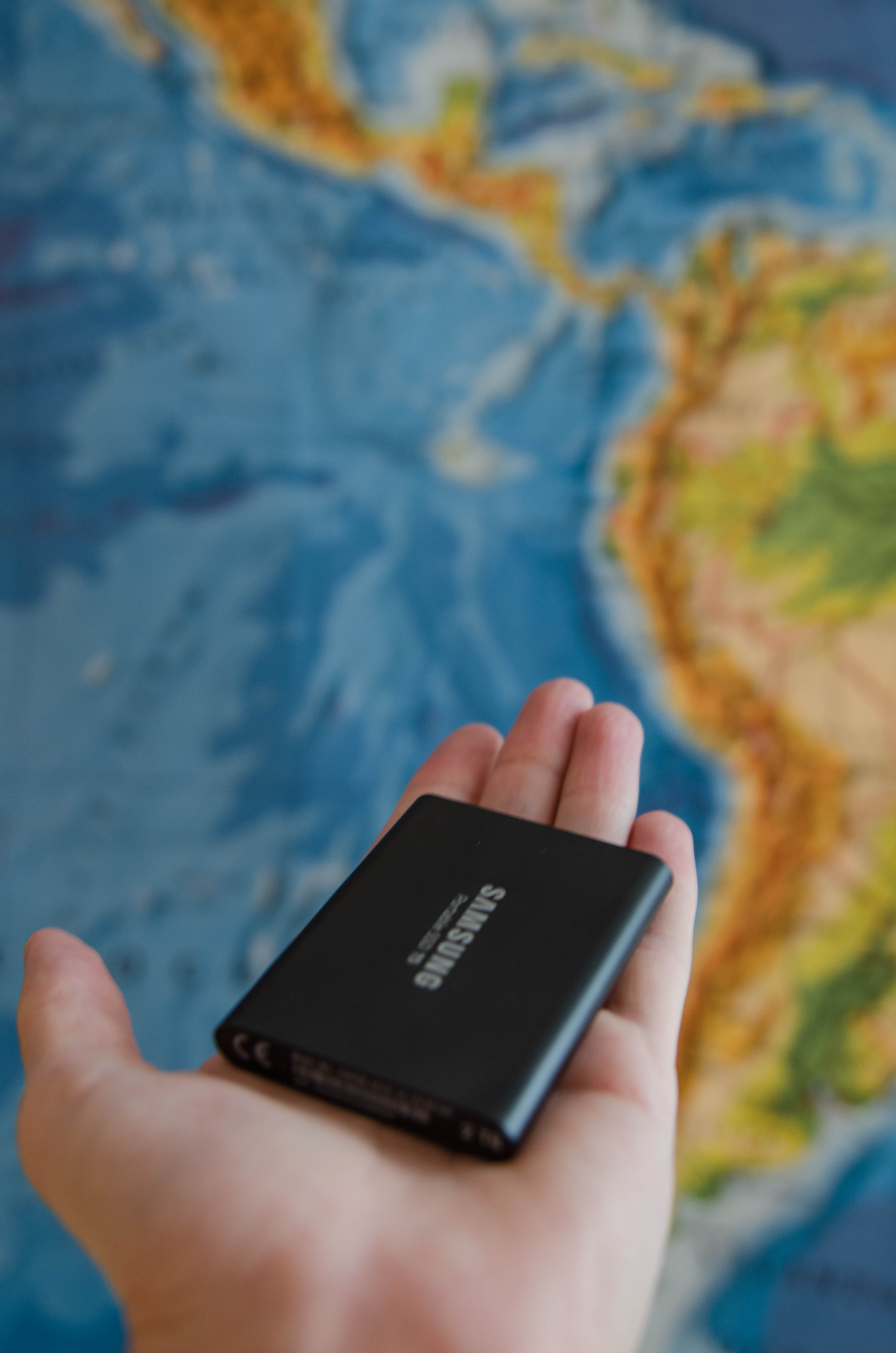 Die perfekte Festplatte zum Fotos speichern auf Reisen ist die Samsung Portable SSD T55
